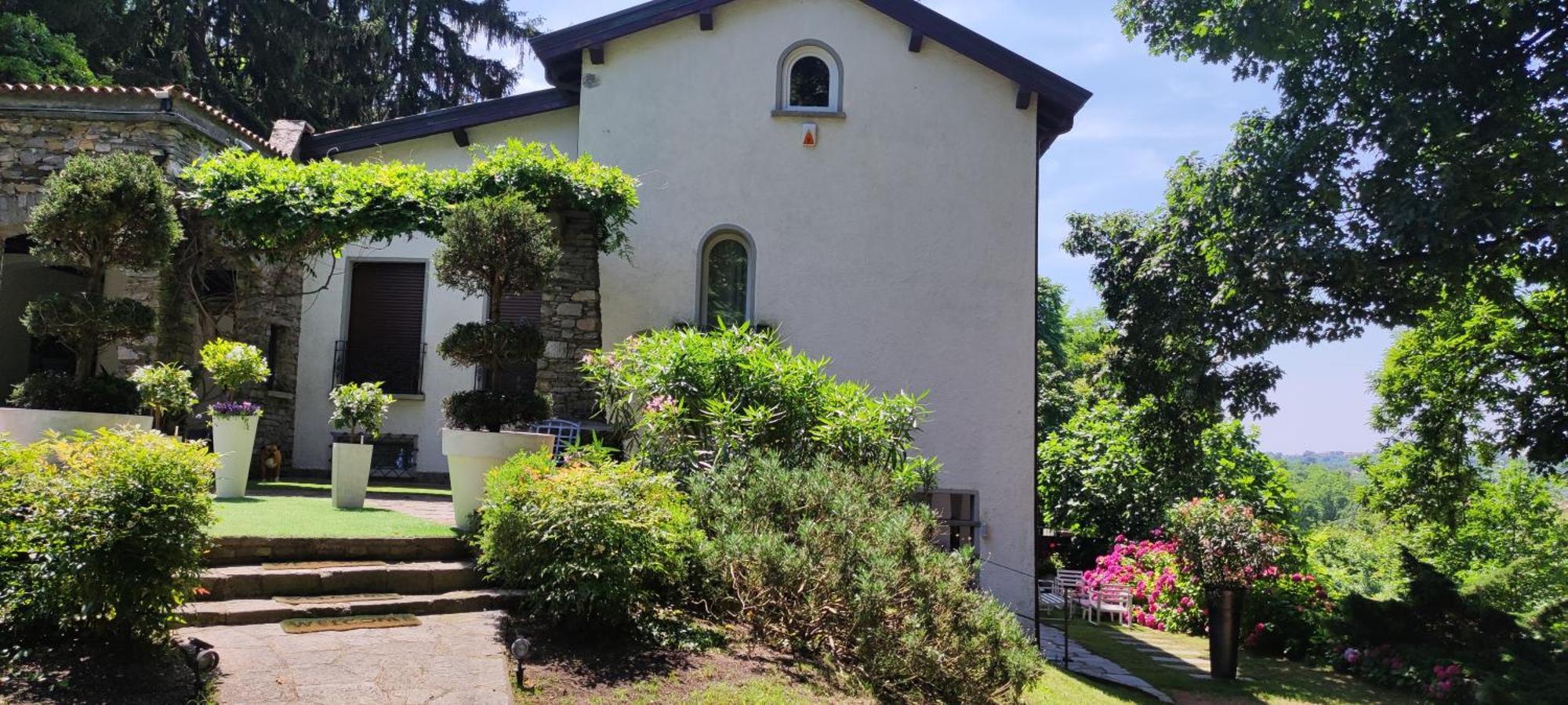 "La Selvetta" Bed And Breakfast Buguggiate Kültér fotó